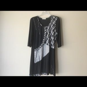 Gorgeous dress by Hendi.